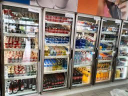 Zona lavadero, gasolinera y tienda