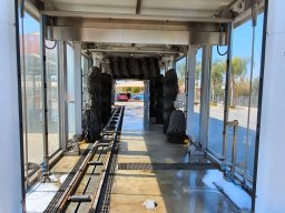 Zona lavadero, gasolinera y tienda