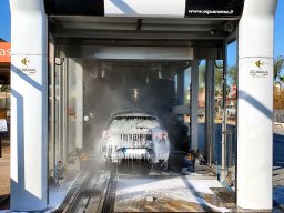 Zona lavadero, gasolinera y tienda