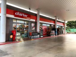 Zona lavadero, gasolinera y tienda